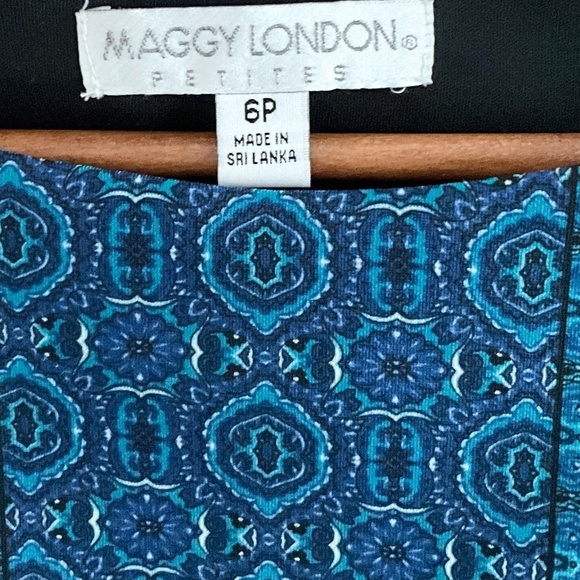 Maggie London Mini dress Paisly Scarf print Stretch Blue Gold Black Sz 6 Petite - Picture 9 of 15